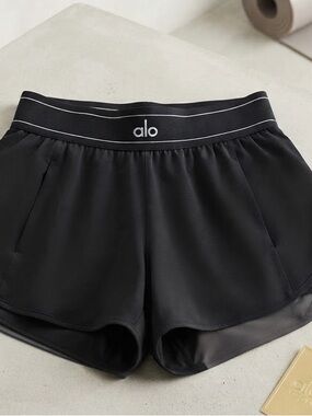 ALO Yoga | Shorts | Alo Yoga Breezy Short | Poshmark